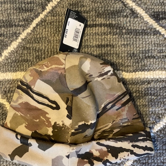 Under Armour ColdGear Storm Mens Camo Beanie Hunting Outdoor Hat 1343193-999 - Picture 2 of 10